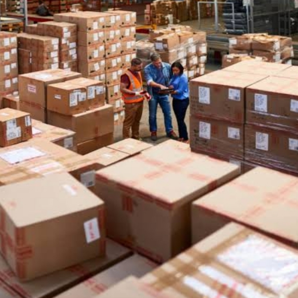 Wholesale Clothes Women Men Kids mix sizes 30 Items